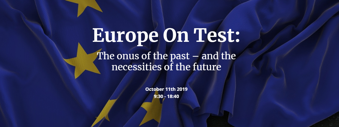 Flaga UE z nazwą konferencji "Europe on test"