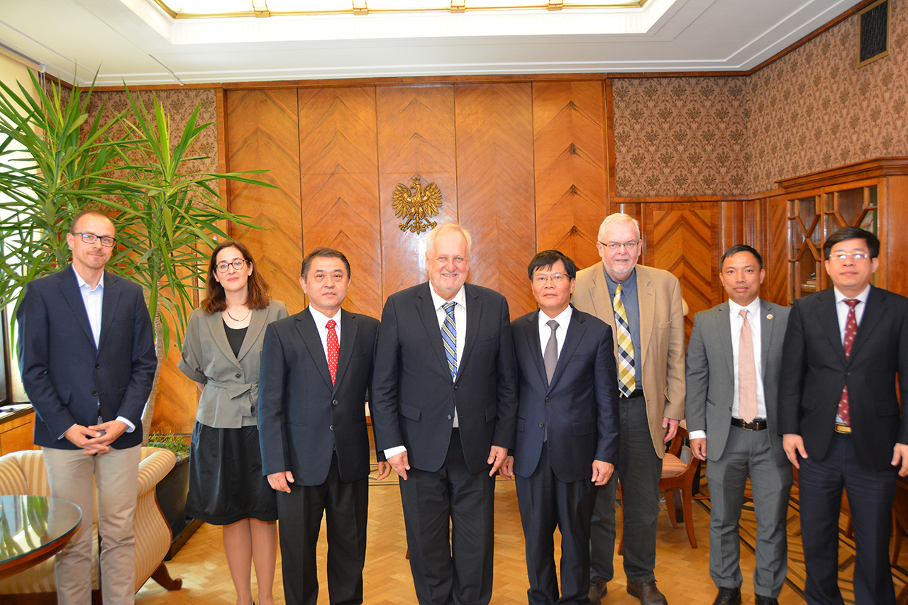 Wizyta delegacji Wietnamskiej Akademii Nauk Społecznych w PAN (2).JPG