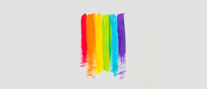 Tęcza namalowana farbami – widać pojedyncze pociągnięcia pędzla