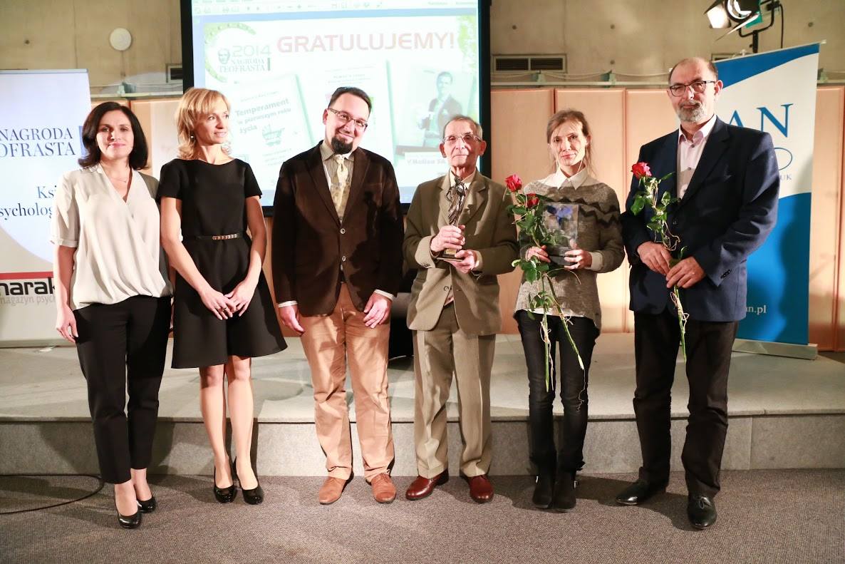 Prof. Jan Strelau (trzeci z prawej) w otoczeniu innych laureatów Nagrody Teofrasta, fot. Wojciech Wojtkielewicz