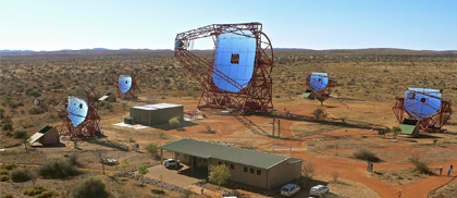 Pięć olbrzymich teleskopów na afrykańskiej sawannie