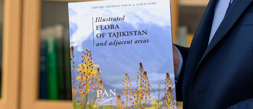 Okładka książki "Ilustrowana flora Tadżykistanu i obszarów przyległych"